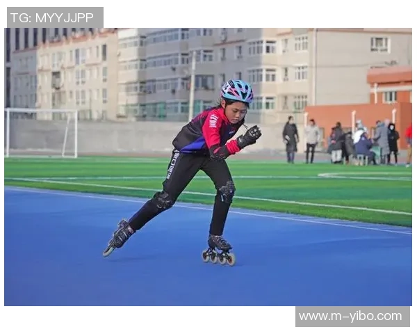 范冰冰化身足球宝贝展现魅力与运动激情引领时尚潮流新风尚 范冰冰化身足球宝贝展现魅力与运动激情引领时尚潮流新风尚